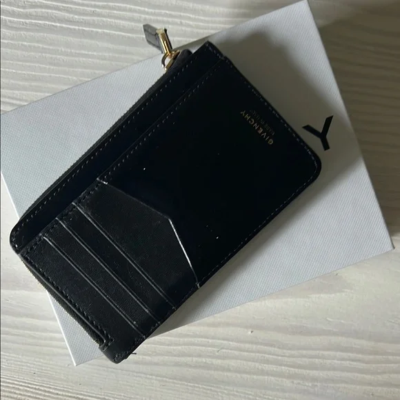 SOLD🌸 Givenchy Textured Card Holder Zippy Wallet - Picture 5 of 12